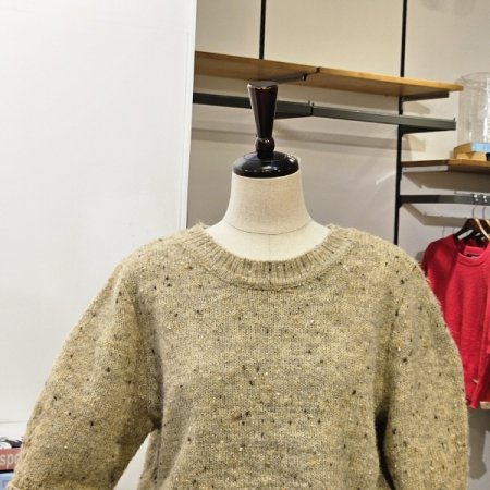 백버튼 퍼프소매 반팔니트