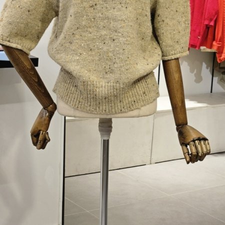 백버튼 퍼프소매 반팔니트