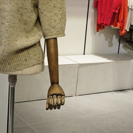 백버튼 퍼프소매 반팔니트