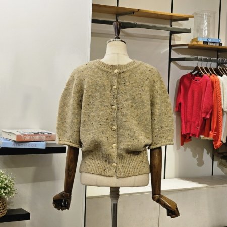 백버튼 퍼프소매 반팔니트