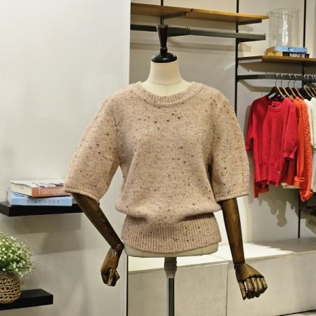 백버튼 퍼프소매 반팔니트