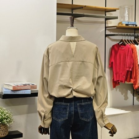 리튼 뒷 꼬임 블라우스