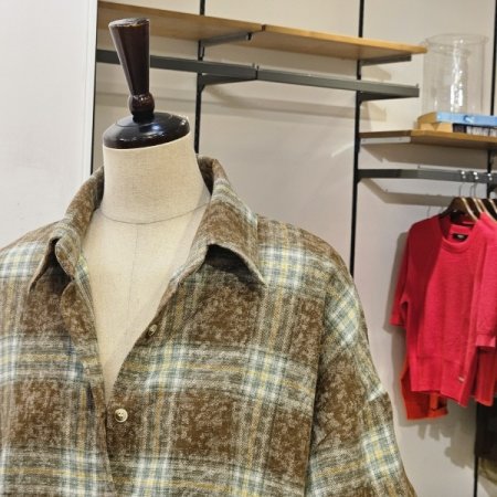 초크 슈가 체크 블라우스