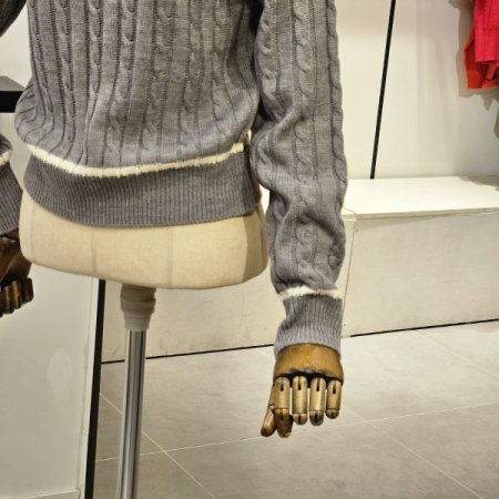 케이블 브이넥 니트