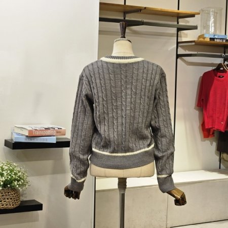 케이블 브이넥 니트