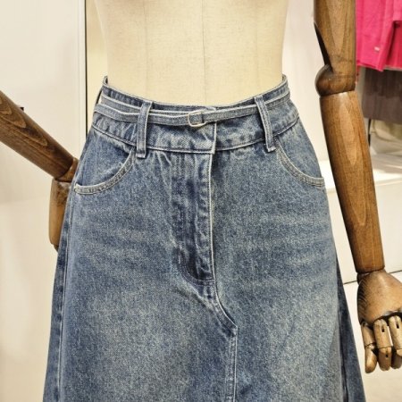 벨티드 슬릿 데님 스커트