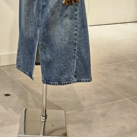 벨티드 슬릿 데님 스커트