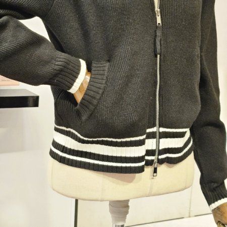 레터링 집업 가디건