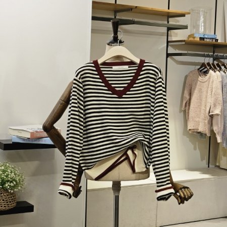 롤링 스트라이프 브이넥 니트