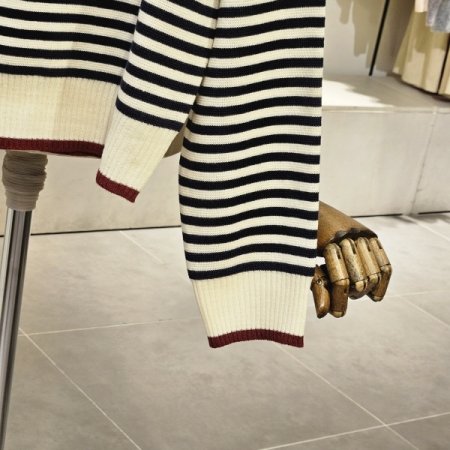 롤링 스트라이프 브이넥 니트