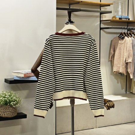 롤링 스트라이프 브이넥 니트