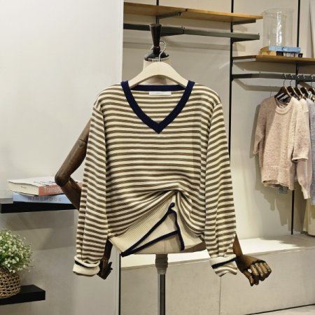 롤링 스트라이프 브이넥 니트