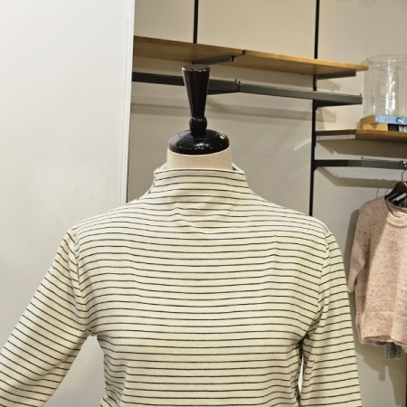 스트라이프 반넥 티셔츠