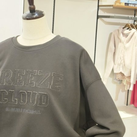 클라우드 루즈핏 맨투맨