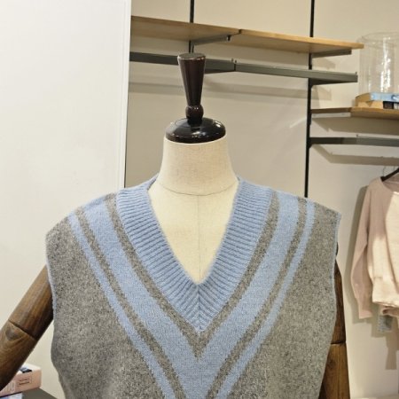 페트릿 브이넥 니트 베스트