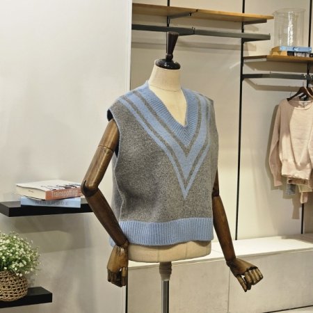 페트릿 브이넥 니트 베스트