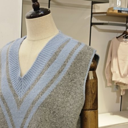 페트릿 브이넥 니트 베스트