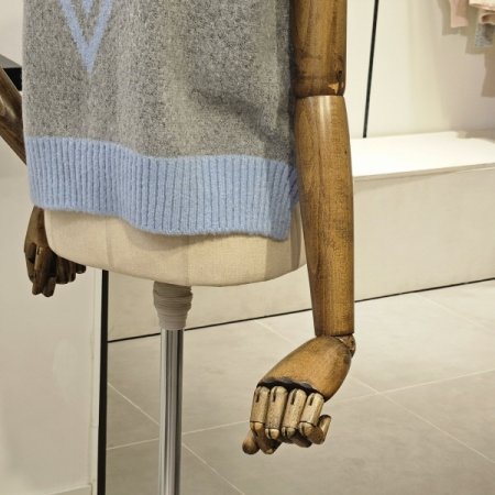 페트릿 브이넥 니트 베스트