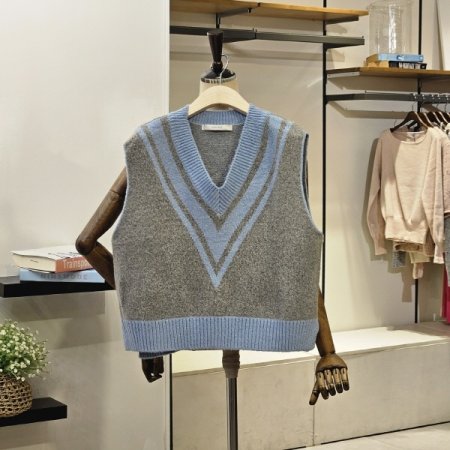 페트릿 브이넥 니트 베스트