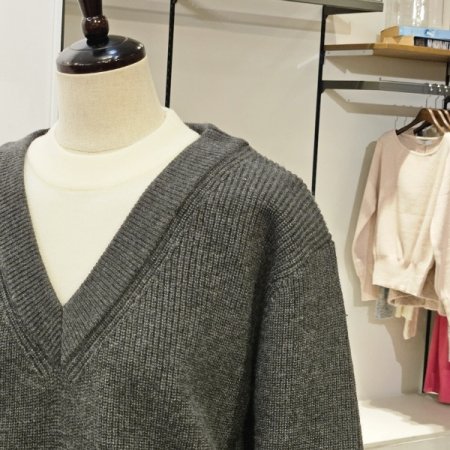 브이넥 레이어드 니트