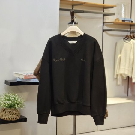 브이넥 자수 레터링 맨투맨