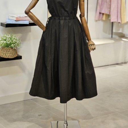 끈 랜드 플리츠 원피스