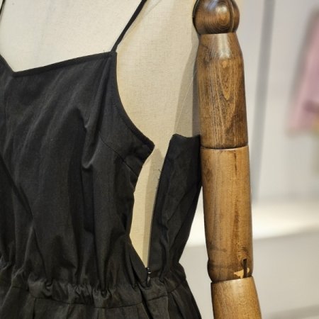 끈 랜드 플리츠 원피스