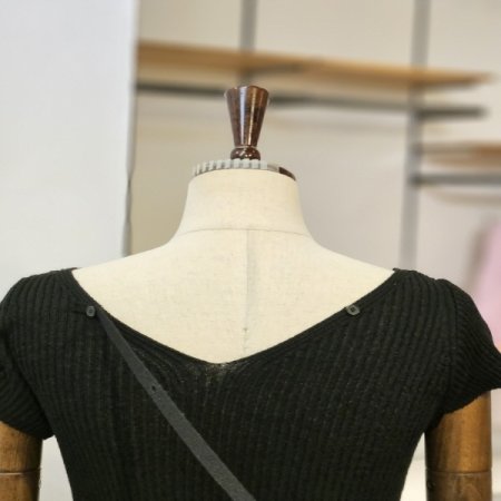 와이드 브이넥 반팔 니트