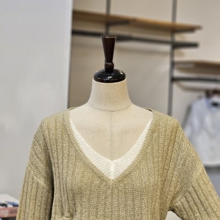 위즈 레이어드 브이넥 니트