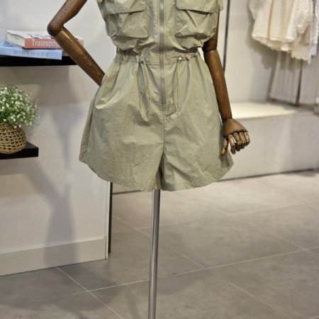 메드니 점프슈트