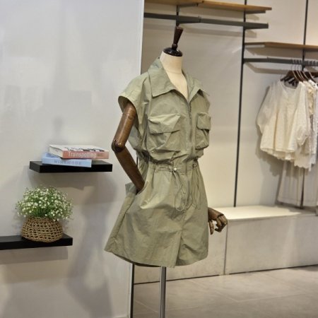 메드니 점프슈트