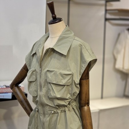 메드니 점프슈트