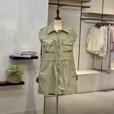 메드니 점프슈트