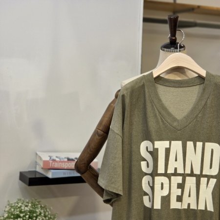 스탠드 박시 브이넥 티셔츠