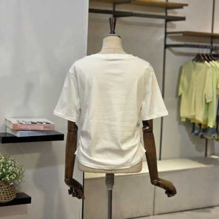 사선 브이넥 셔링 티셔츠