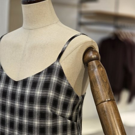 체크 언발 헴라인 원피스