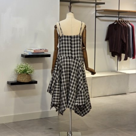 체크 언발 헴라인 원피스