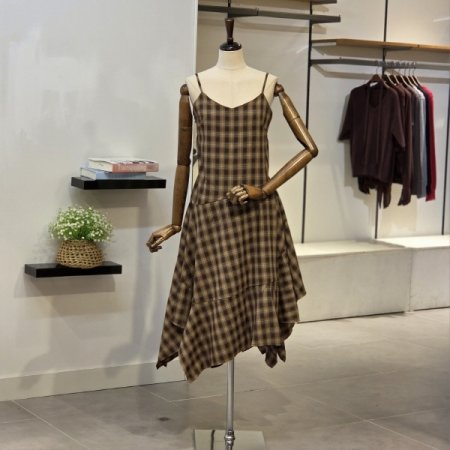 체크 언발 헴라인 원피스