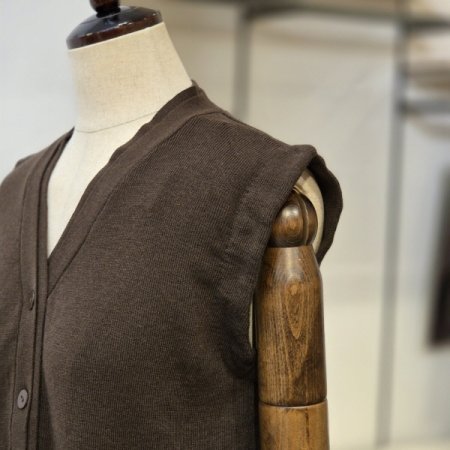 타이세트 V넥 니트 조끼