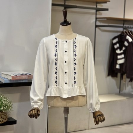 배색 자수 핀턱 블라우스