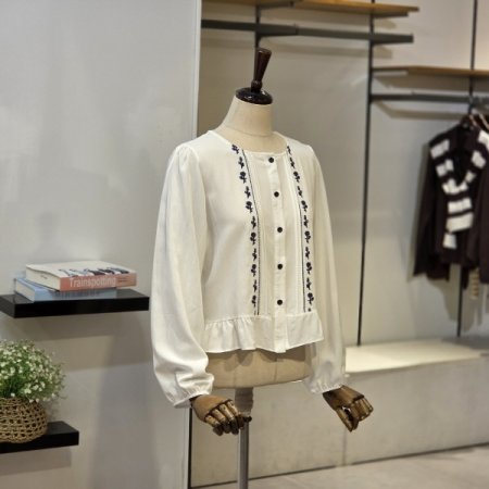 배색 자수 핀턱 블라우스