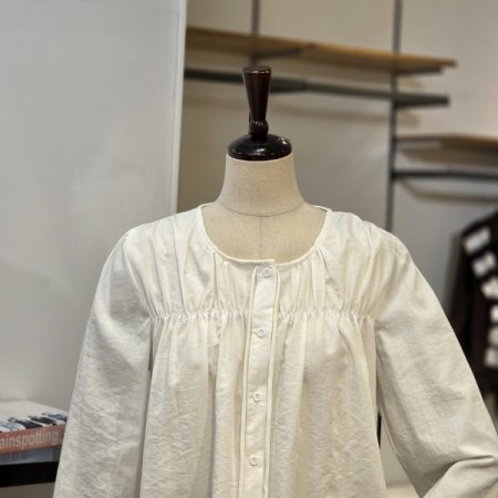 요크 셔링 레이드 밑단 블라우스