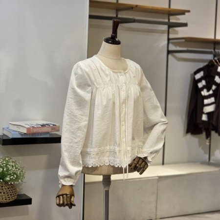 요크 셔링 레이드 밑단 블라우스