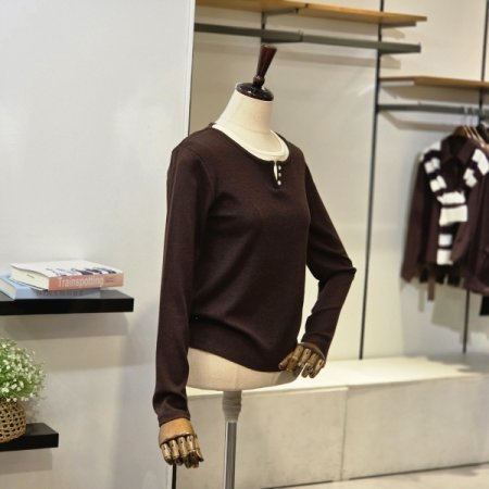 레이어드 버튼 장식 티셔츠