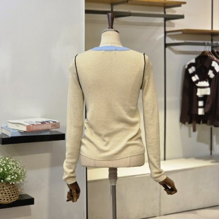 라인 배색 라운드 니트