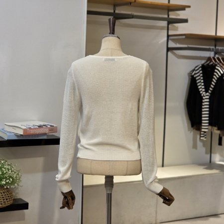 이중 레이어드 브이 니트