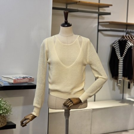 이중 레이어드 브이 니트