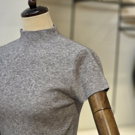 반넥 슬리브 니트