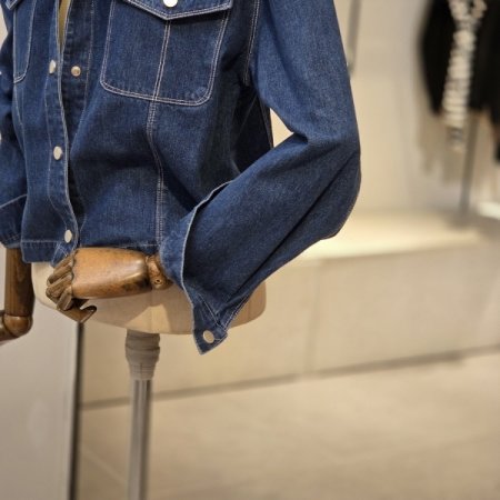 포켓 절개 스티치 데님 자켓