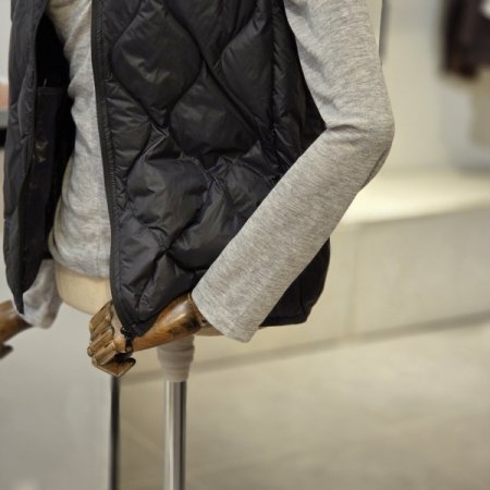 라운드 퀄팅 다운 베스트